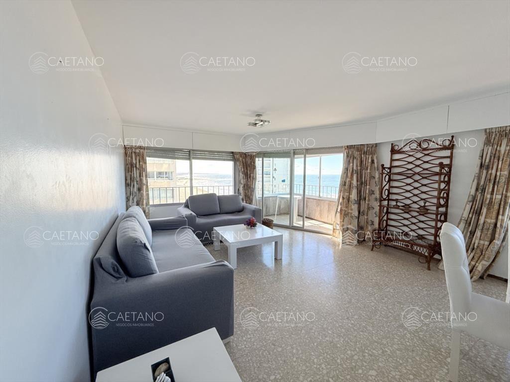 Venta apartamento 2 dormitorios, con vista Playa