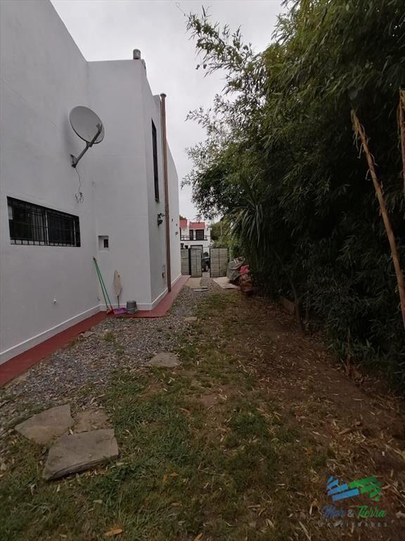 ALQUILER ANUAL DE CASA EN LA BARRA, MALDONADO. - 4 DORMITOR