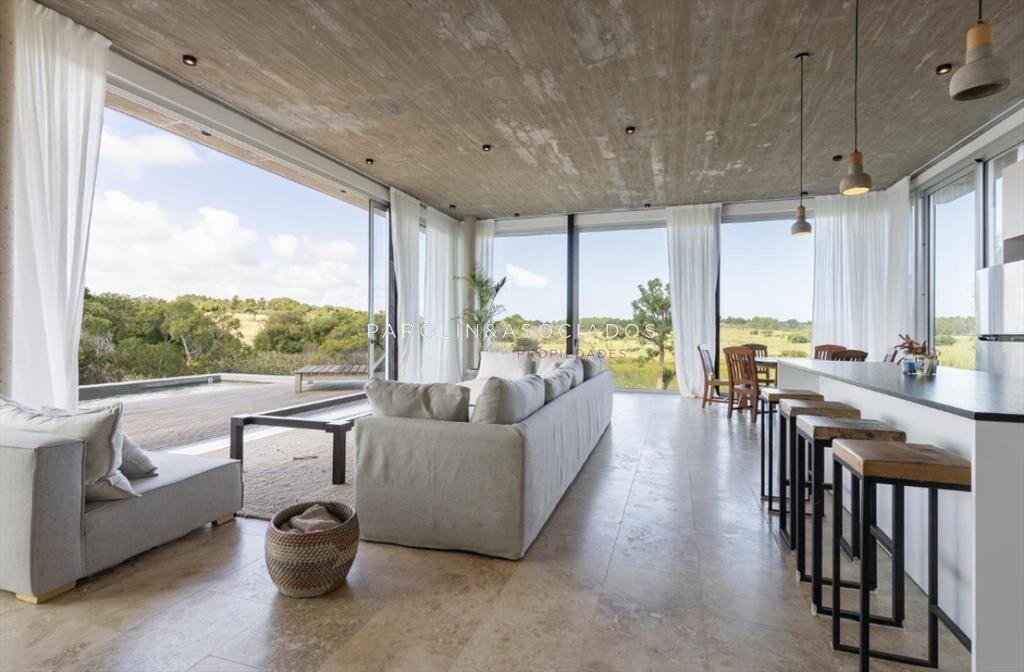 Casa en Venta de 4 Dormitorios en Laguna Escondida
