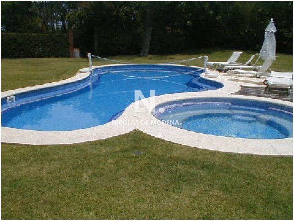 hermosa casa con muy buen parque escucha oferta y
