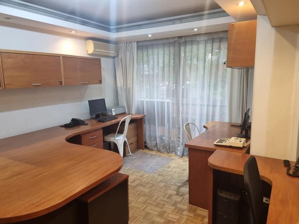 Oficina -Río Branco y Mercedes, 205 m2, reciclada y equipad