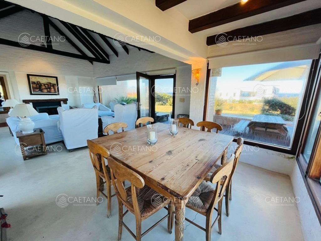 Preciosa casa en Montoya a metros del mar. Muy
