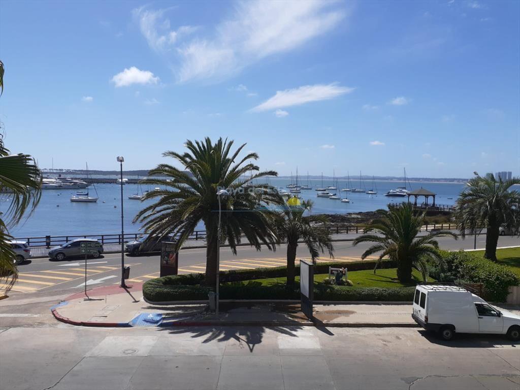 Península, puerto