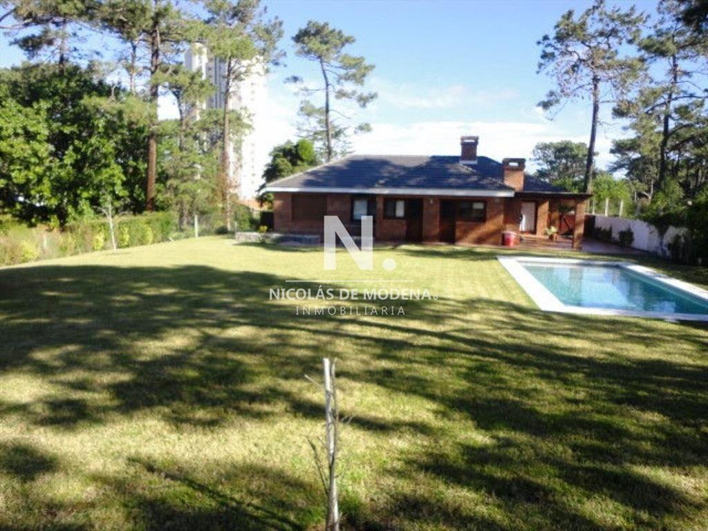 Casa en Cantegril - Punta del Este