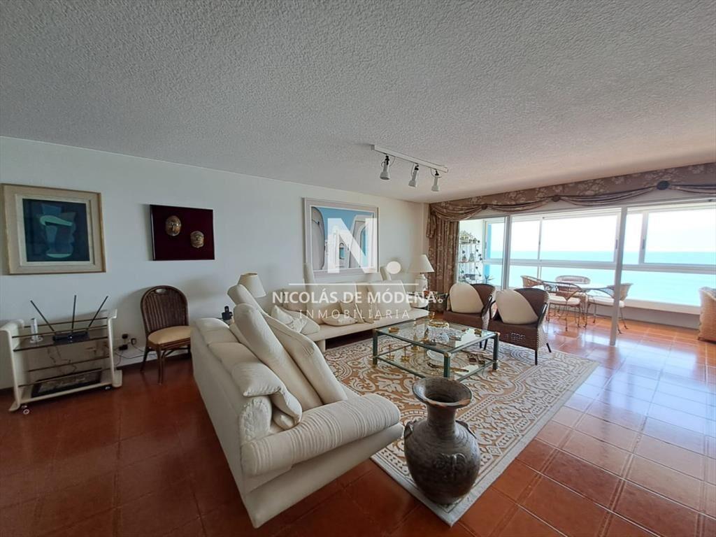 Espectacular apartamento en venta frente al mar