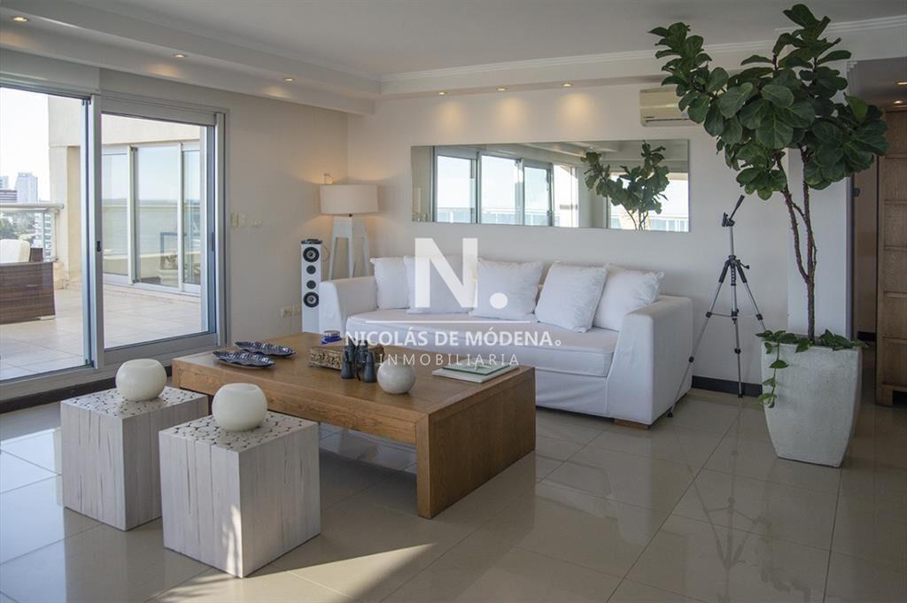 Apartamento de 3 dormitorios en Torre Lobos frente al Mar,