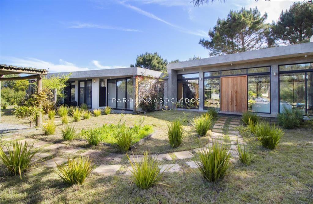 Casa en Venta de 4 Dormitorios en Laguna Escondida