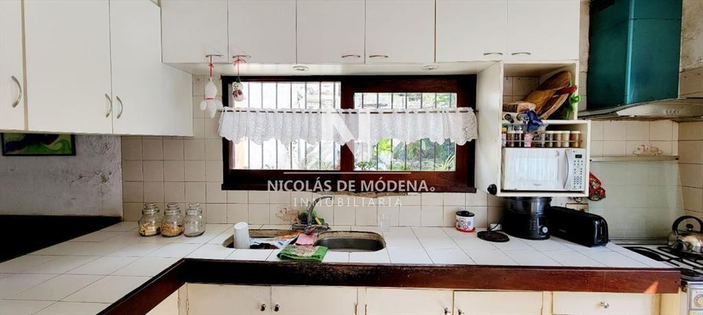 Hermosa casa de 2 niveles, con amplios espacios.