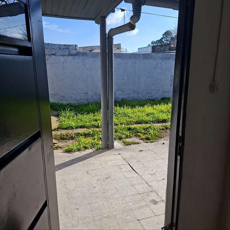 ALQUILER CASA 1 DORMITORIO COCHERA PATIO VERDE MALVIN NORTE