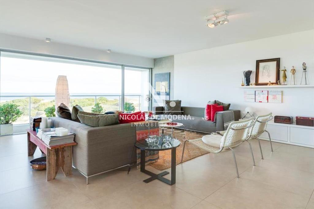 Excelente Apartamento de Cinco dormitorios en en