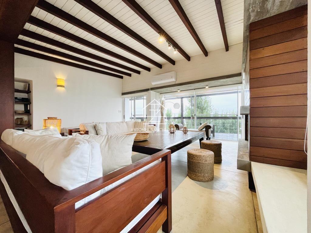 Excelente Casa de 5 Dormitorios en Alquiler, Manantiales, L