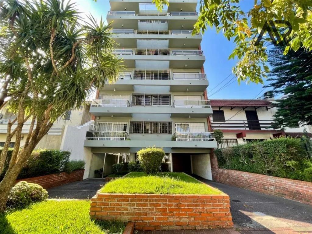 Apartamento en venta c/ cochera en Malvin