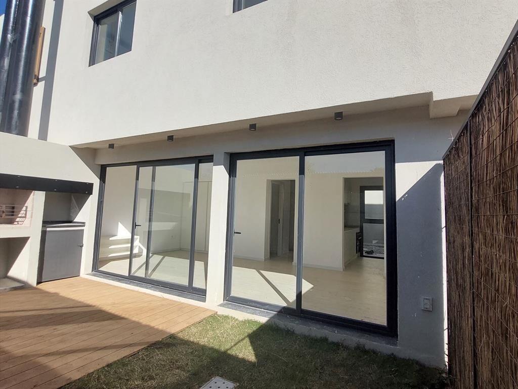 VENTA CASA CARRASCO NORTE 2 DORMITORIOS COCHERA CON RENTA