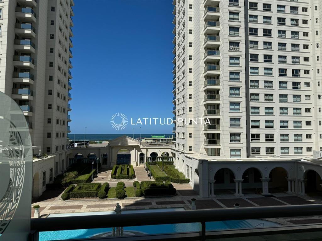 Apartamento 3 dormitorios en suite. Brava