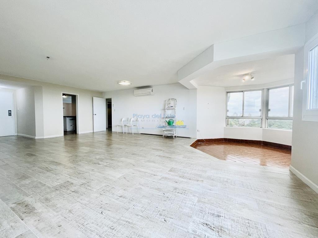 Venta y alquiler anual de amplio apartamento de