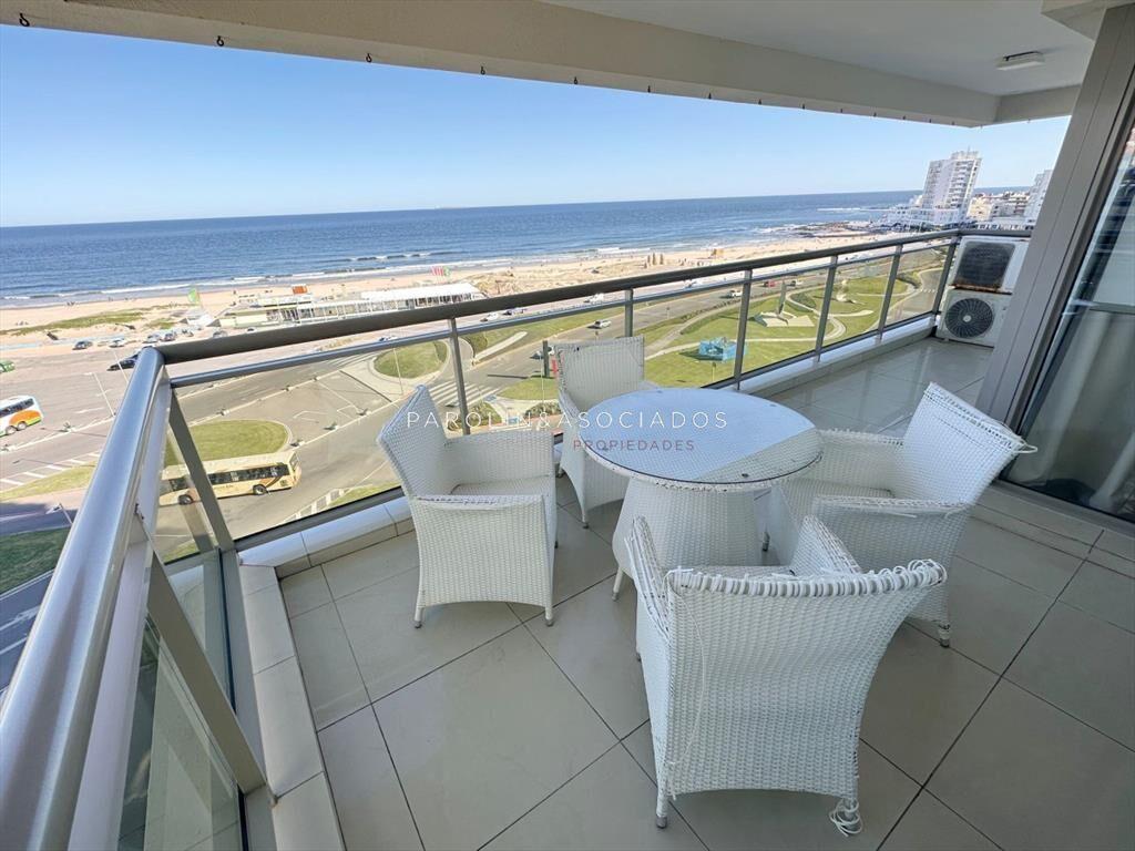 Apartamento de 3 dormitorios mas dependencia de