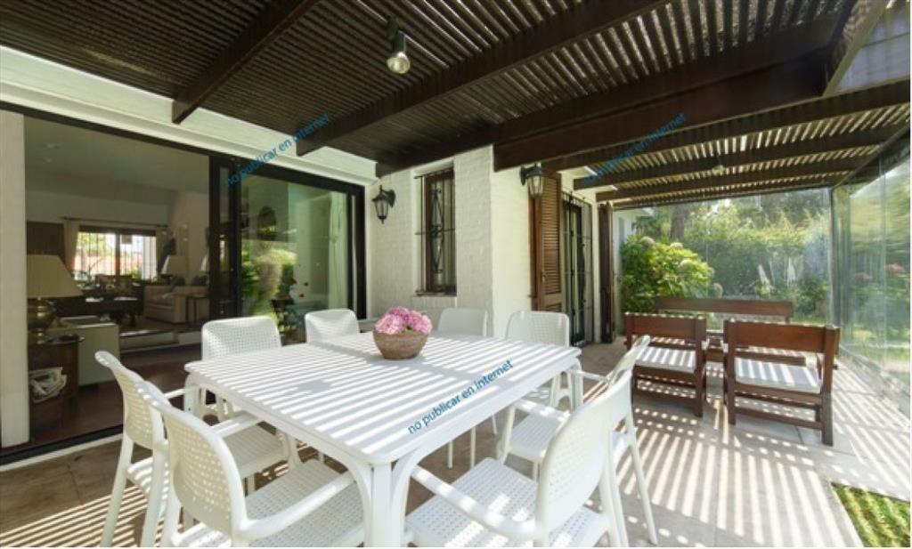 CASA DE 3 DORMITORIOS EN LUGANO, PUNTA DEL ESTE