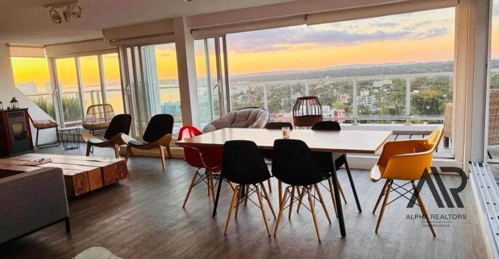 Apartamento en venta de 4 dormitorios c/ cochera en Play...