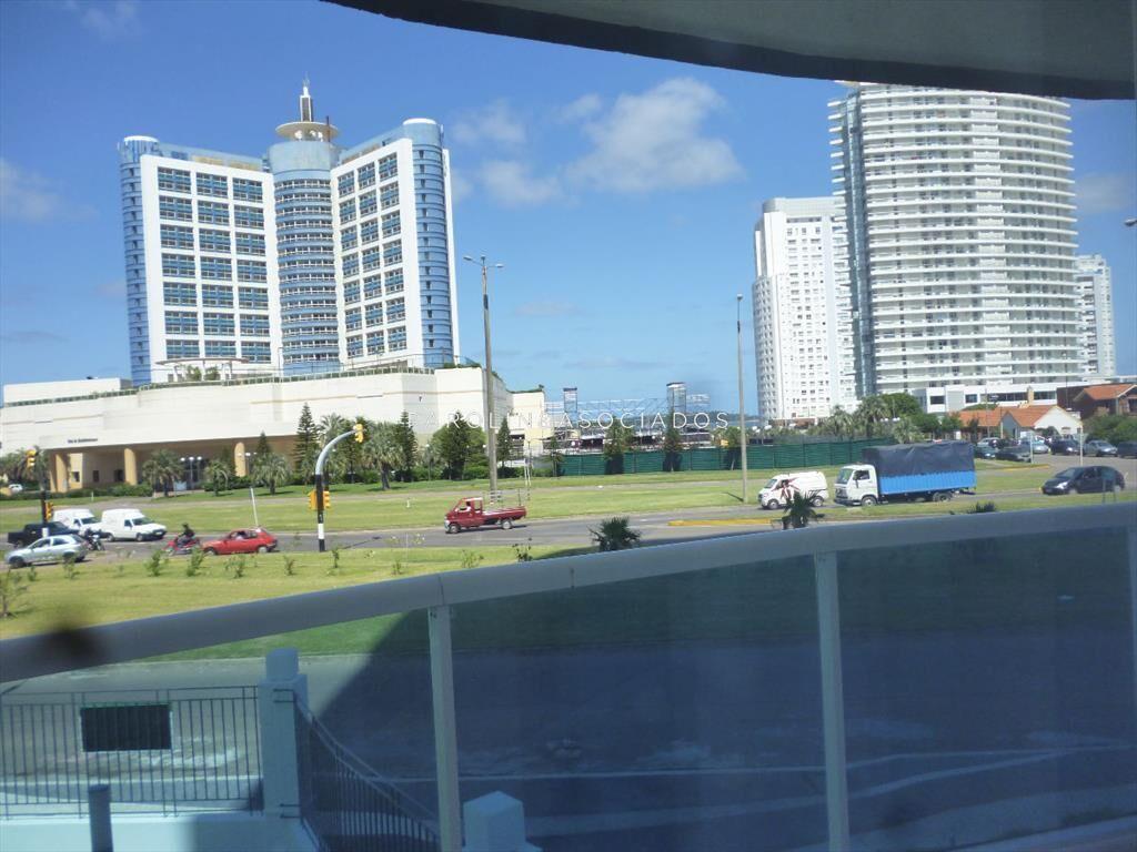 Apartamento en venta en Casino Tower, Punta del