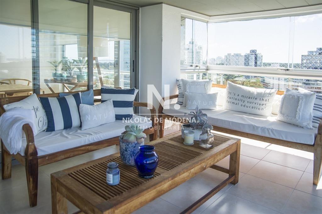 Penthouse en Punta del Este, playa brava 4 dormitorios