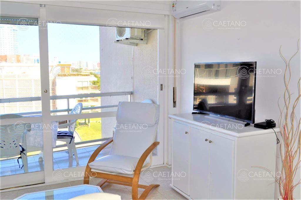 Venta apartamento 1 dormitorio frente al mar, playa mansa P