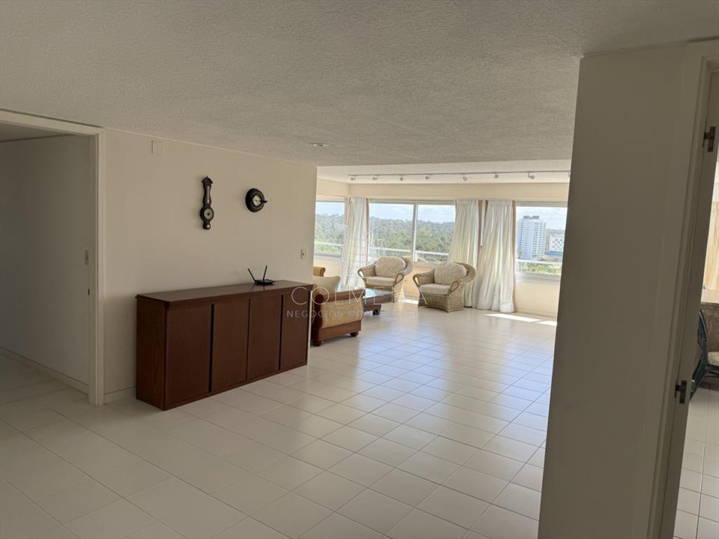 ESPECTACULAR PLANTA, PRIMERA LINEA, SERVICIOS Y
