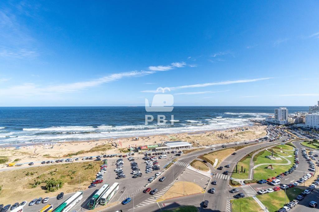Penthouse premium frente al mar en Playa Brava: y