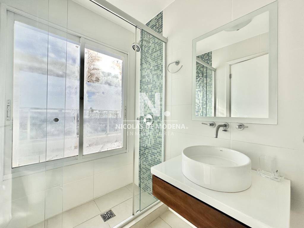 Vende apartamento de 3 dormitorios en Brava- del