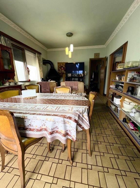 Casa de dos plantas en Venta de 5 Dormitorios, Fondo Bbc...