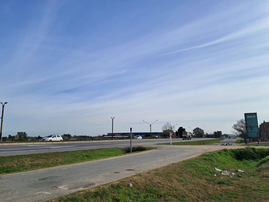 Ruta 101, fte. Aeoropuerto de Carrasco