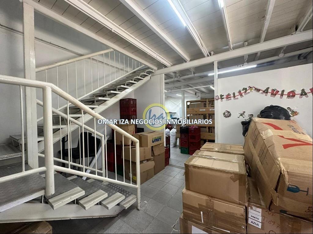 Venta local comercial, depósito o terreno en Carrasco Norte