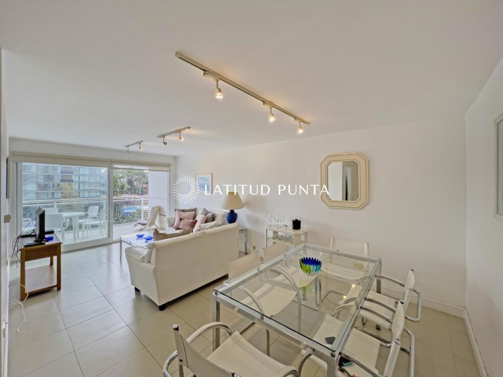 Apartamento en Brava, 2 dormitorios y parrillero
