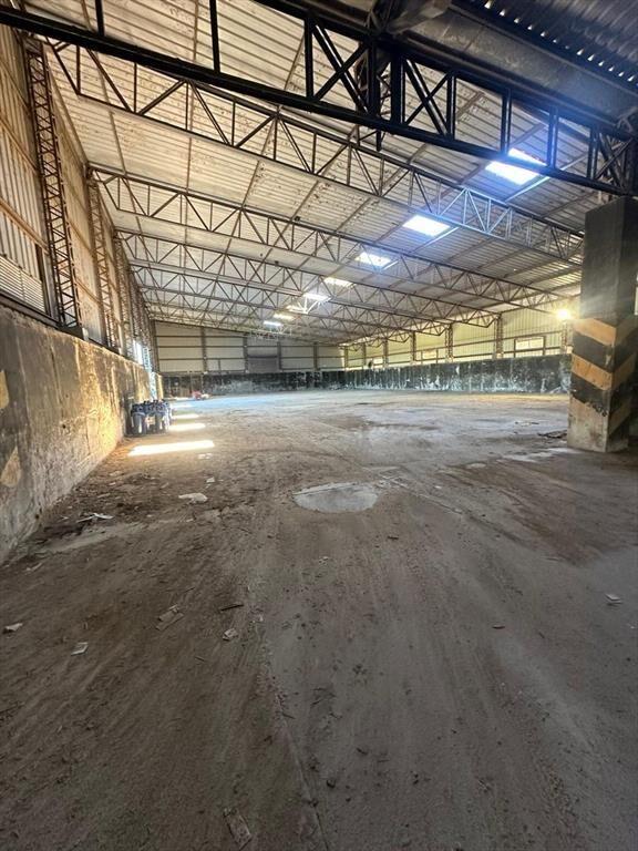 Venta depósitos y gran terreno Fray Bentos