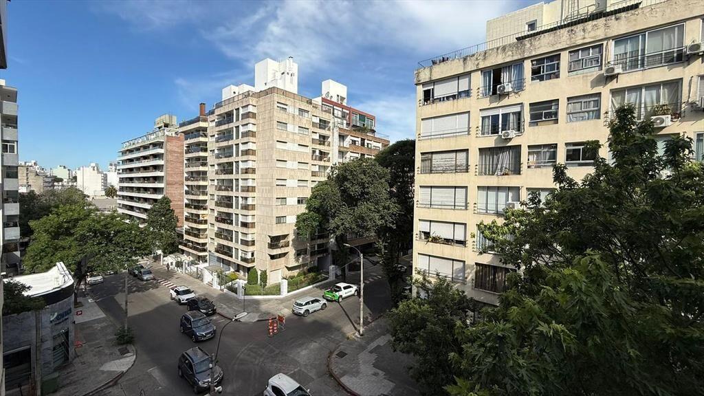 26 de Marzo próximo a Pereira, 86 m2, 3 dormitorios, losa y