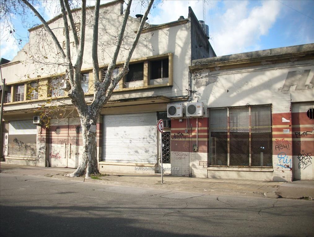 Oficinas, entrepisos, baños, coc, comedor, entradas camione