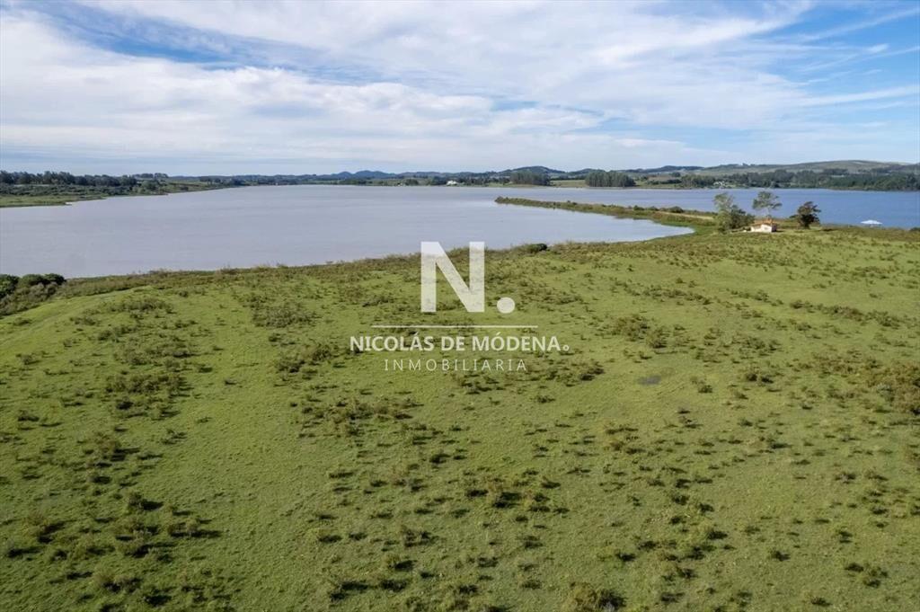 Chacra sobre Laguna del Sauce con costa, de 18 HA