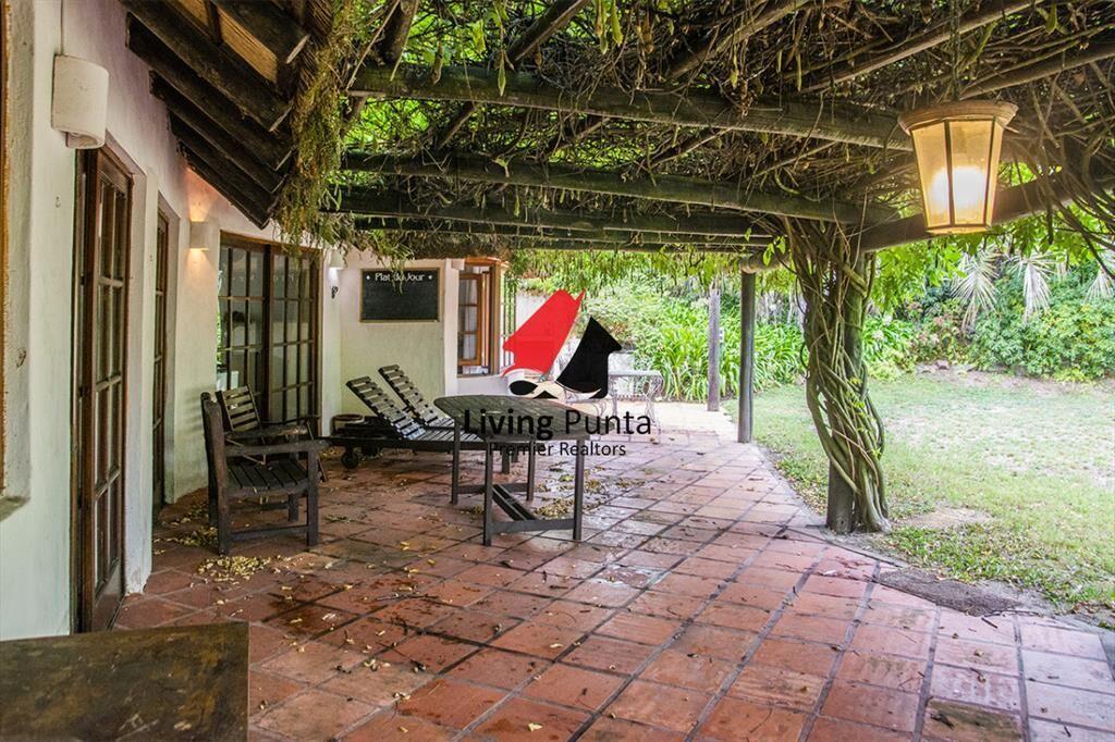 En venta casa de 1 dormitorio con dependencia en Cantegril