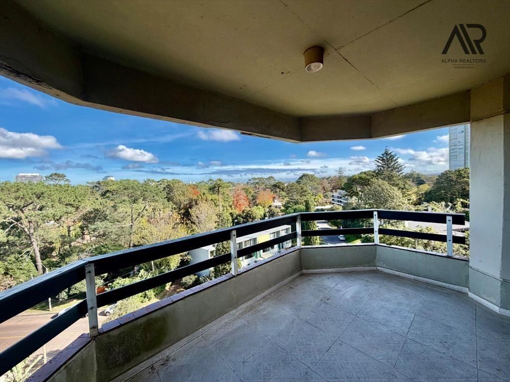 Apartamento en venta c/ cochera en Nuevo Cantegril