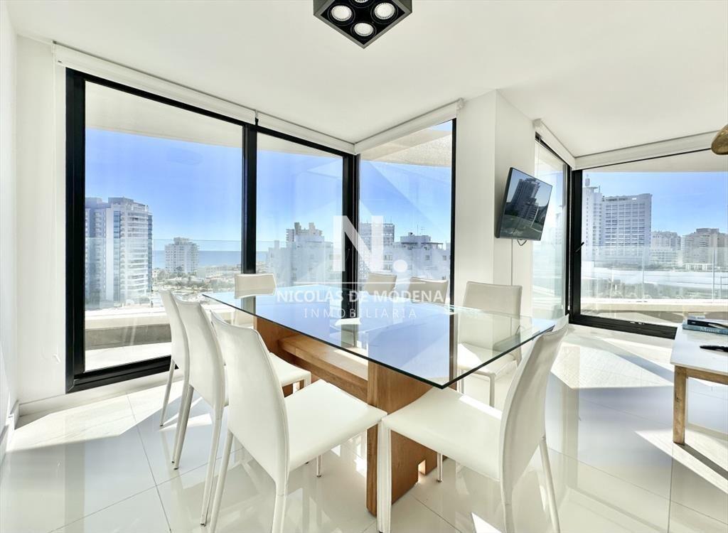 Vende apartamento en Mansa, Punta del Este de 3 dormitorios