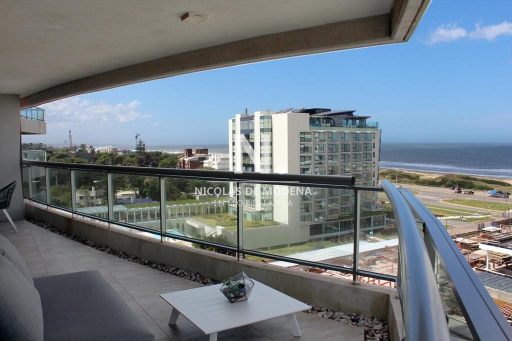 Vende apartamento de 3 dormitorios con parrillero