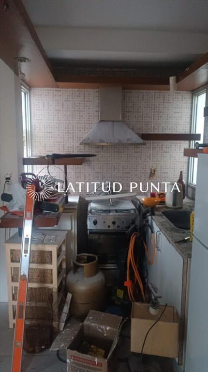 Venta de casa reciclada a 100 metros playa de edificio Dela