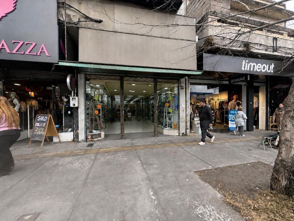 Alquiler local comercial · 150 m² · 8 de Octubre y Comercio