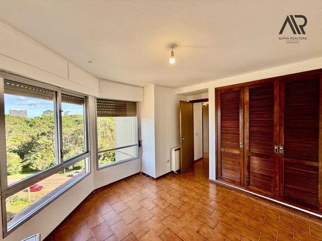 Apartamento en venta c/ cochera en Nuevo Cantegril