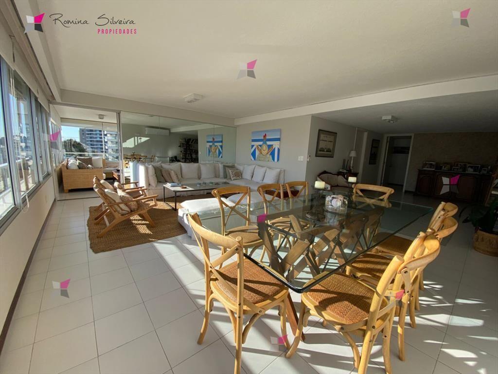 VENTA DE APARTAMENTO DE 3 DORMITORIOS FRENTE AL