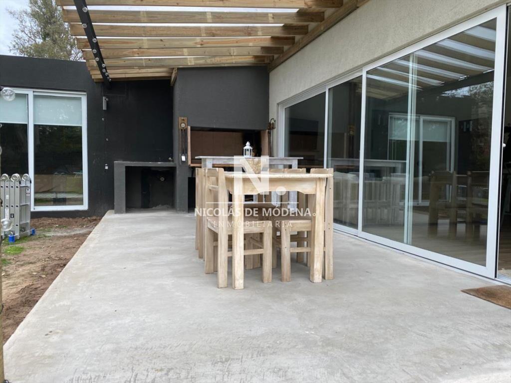 Vende casa en Balneario Buenos Aires