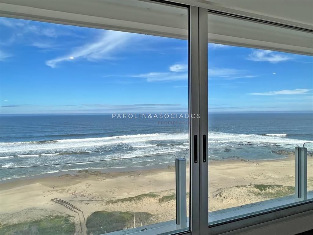 Semi piso totalmente reciclado con vista al mar,