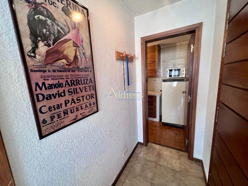 Departamento en edificio de categoría, consulte