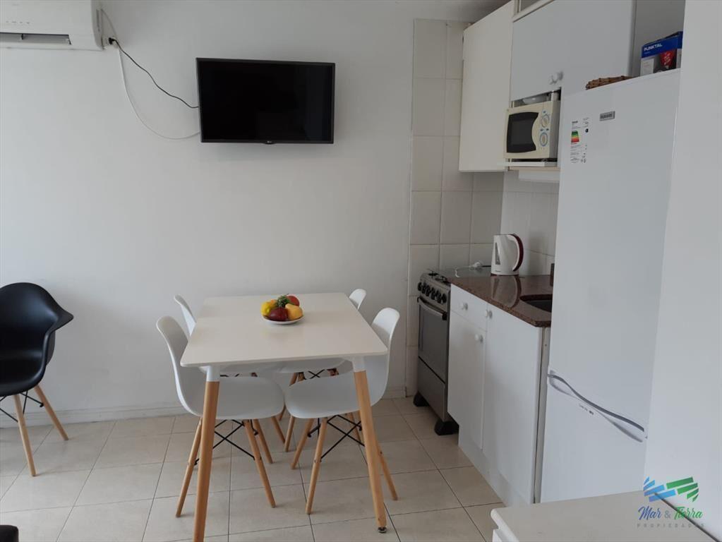 Vendo apartamento 1 dormitorio, edificio con servicios, en