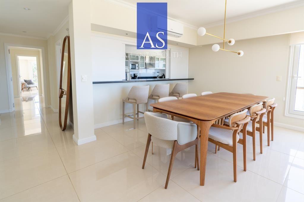 Exclusivo apartamento de 4 dormitorios con y del