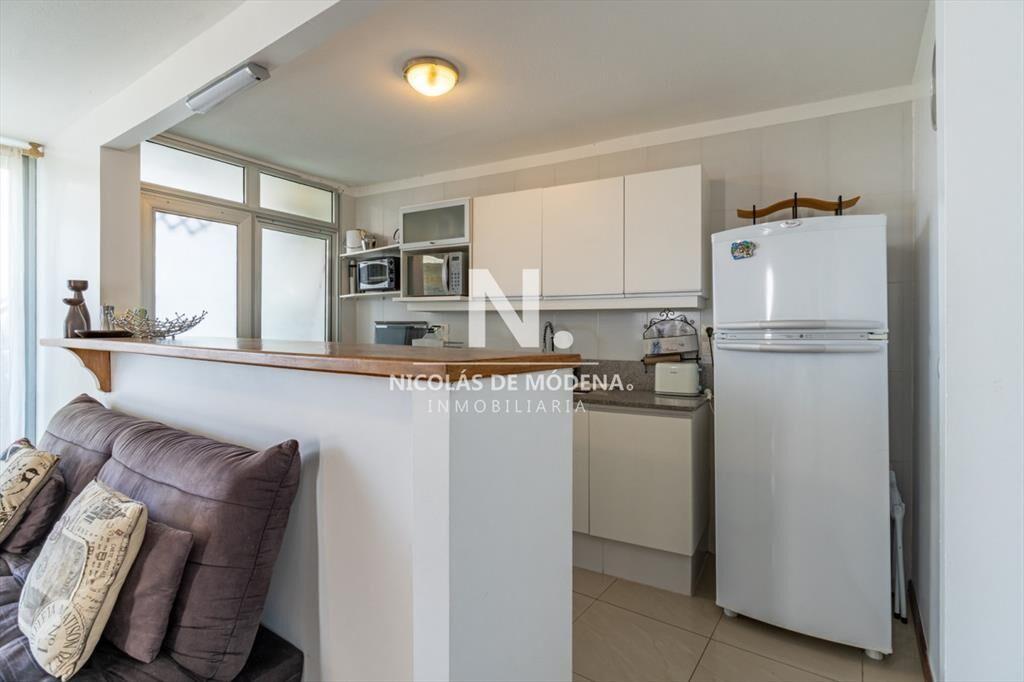 Vende apartamento a metros del mar, de 2 en Punta